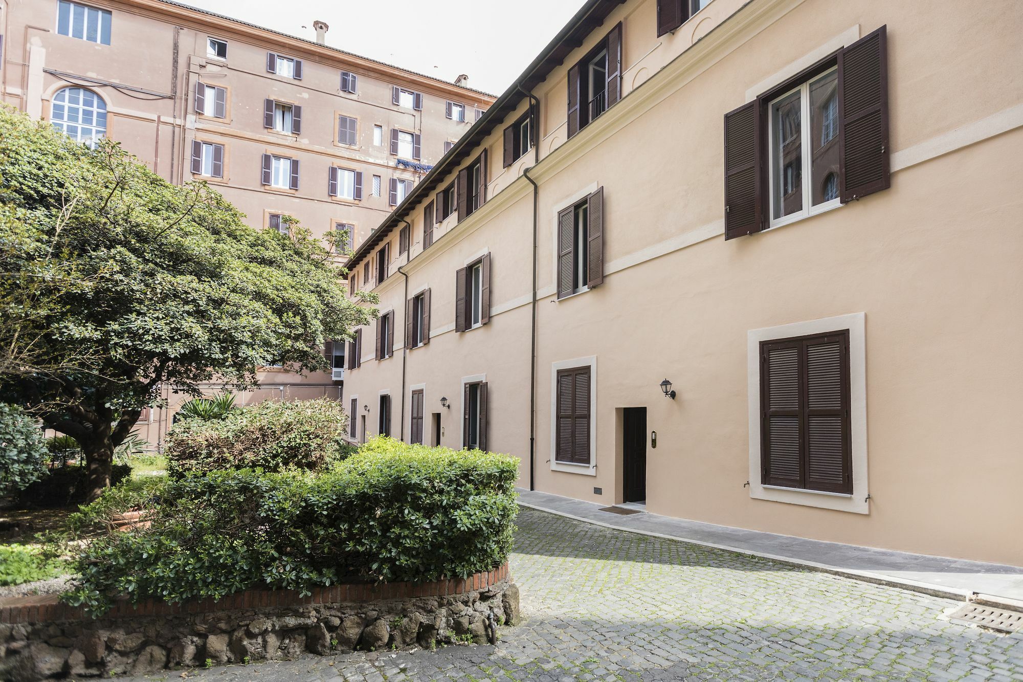 Bright 2br In San Pietro / Vaticano By Sonder
